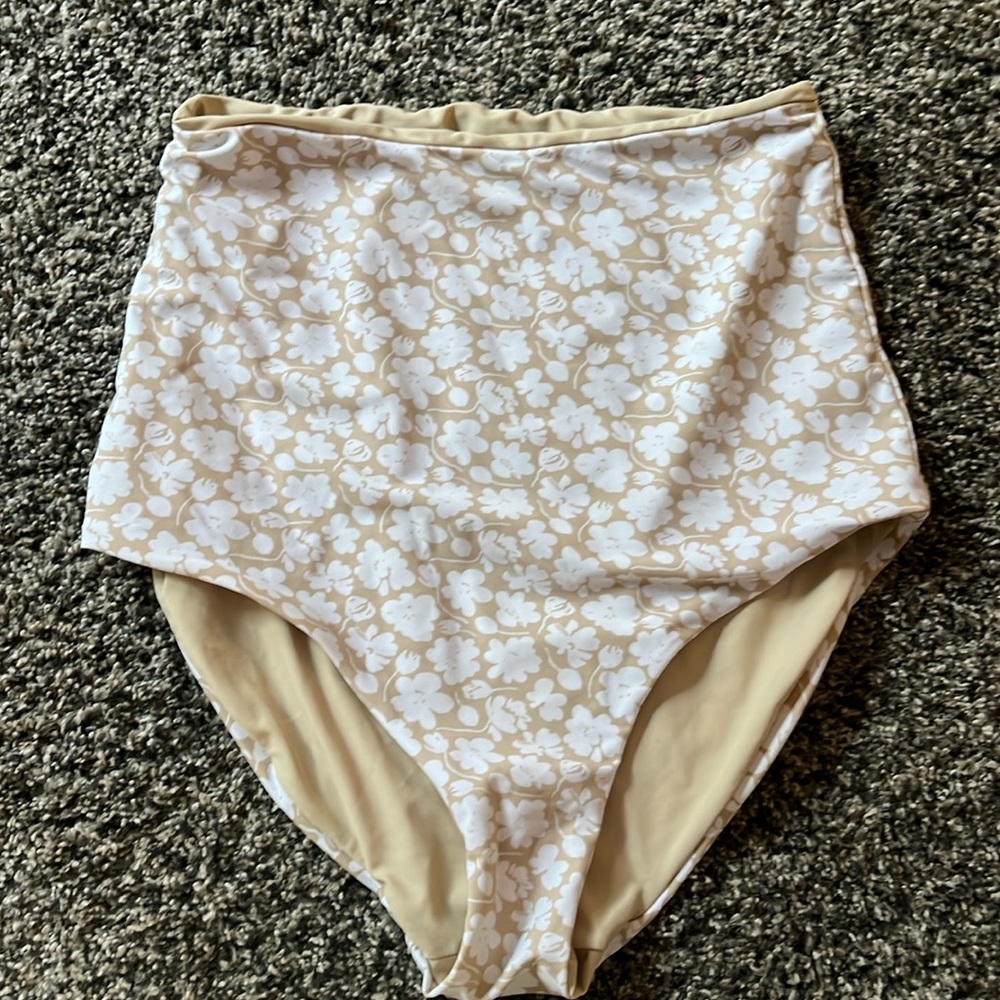 Coral Reef swim bottom(Worn maybe once)